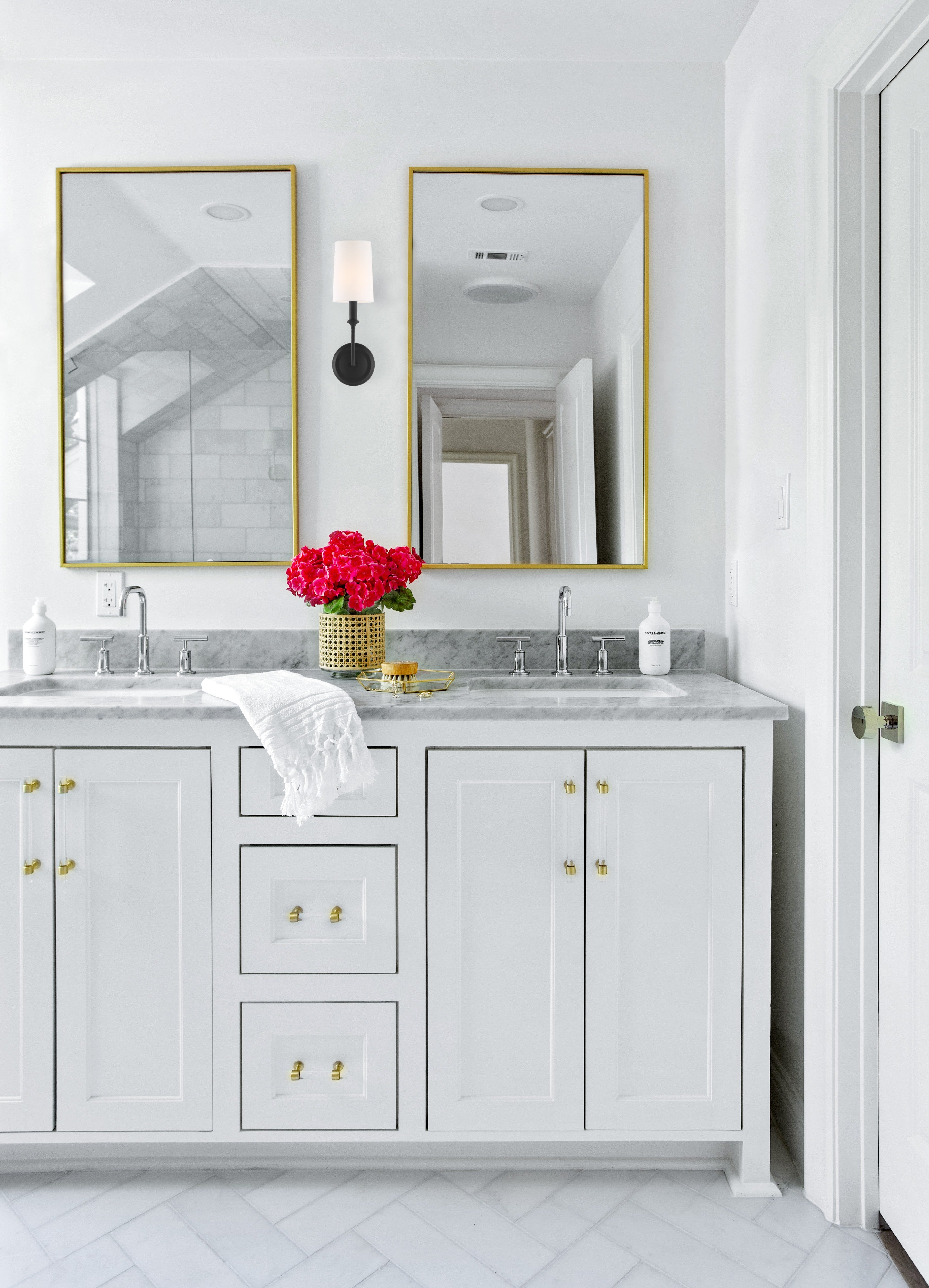 Crystorama Sylvan 2241-BF – 4.75 Inch – 1 Light – Sconce – Black Forged – Damp Rated