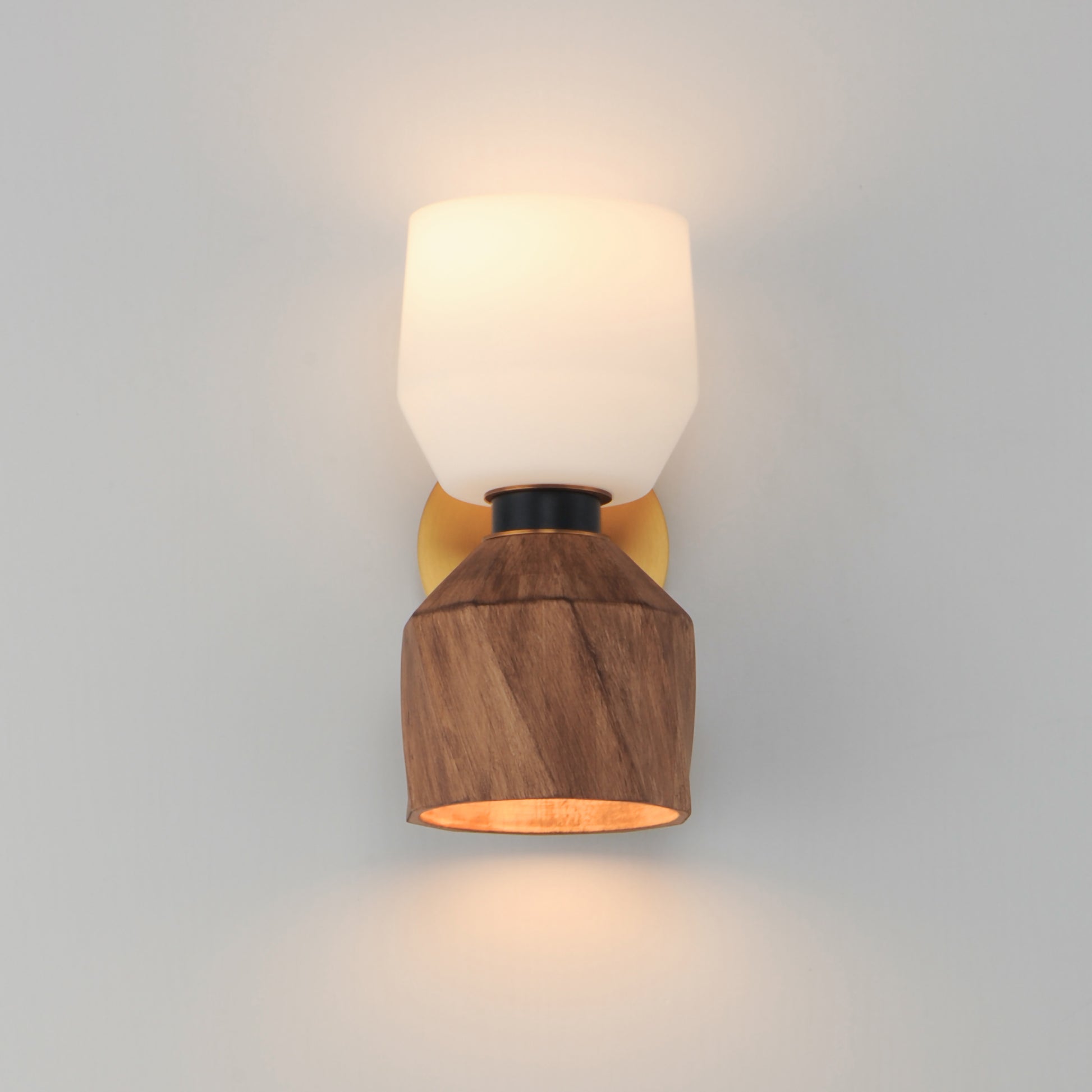 Akimbo-Wall Sconce