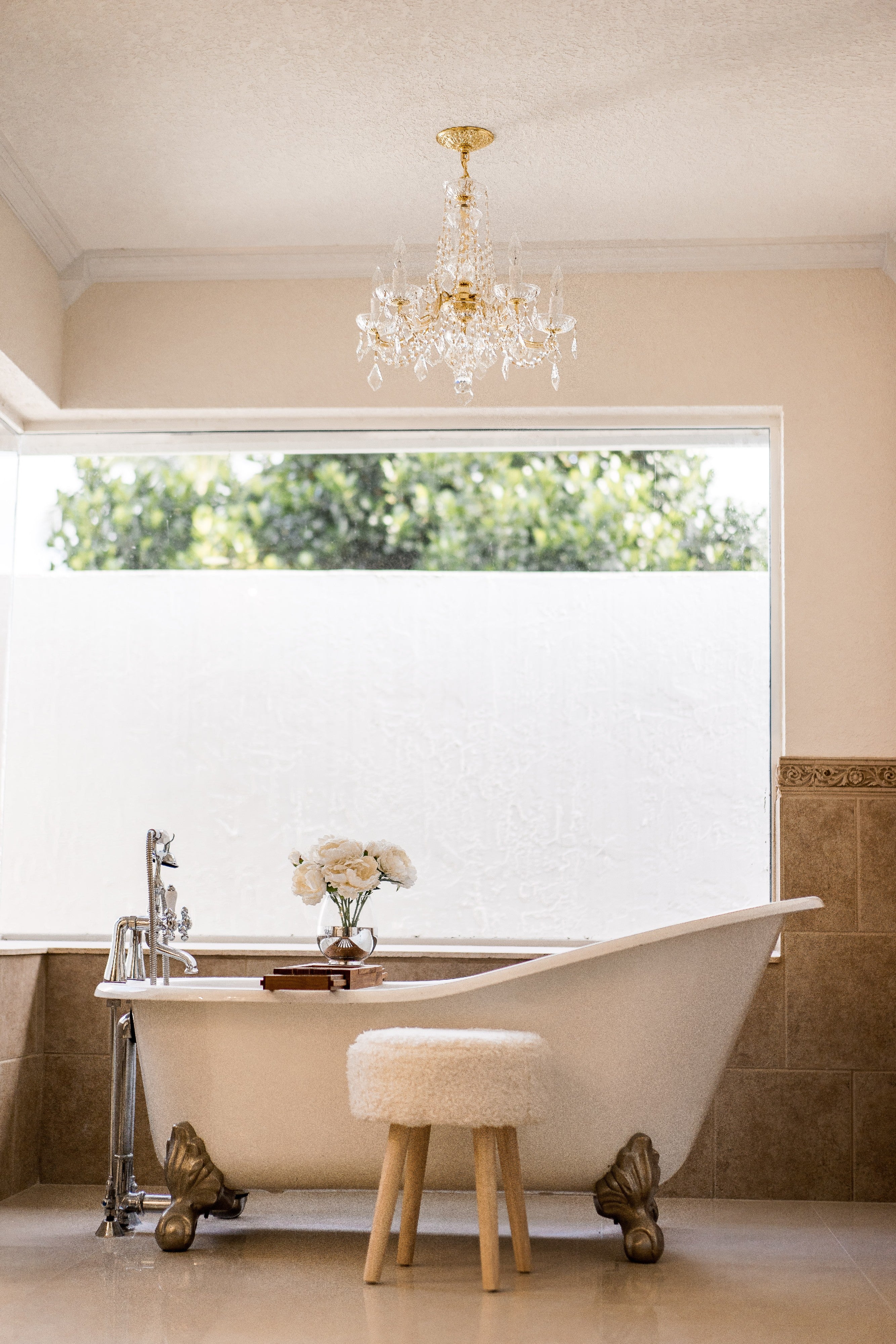 Crystorama Maria Theresa 4476-GD-CL-MWP – 20 Inch – 5 Light – Chandelier – Clear Crystal – Gold – Dry Rated