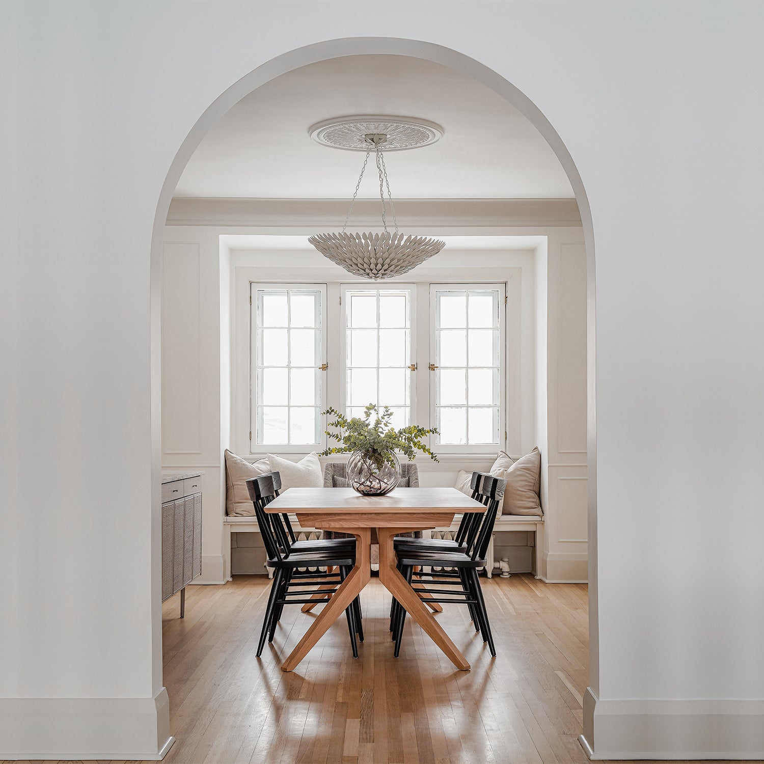 Crystorama Broche 519-MT – 30 Inch – 8 Light – Chandelier – Matte White – Damp Rated