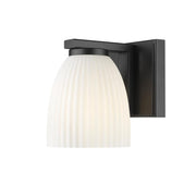1 Light Wall Sconce-Matte Opal