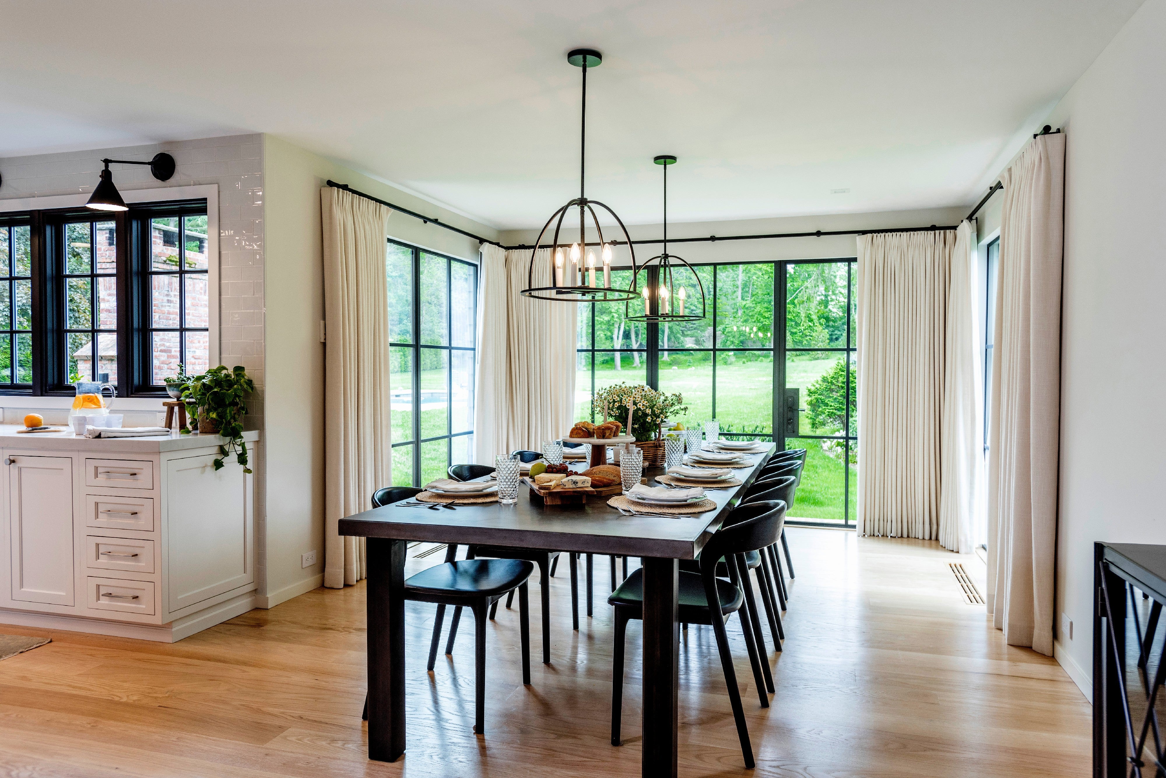 Crystorama Abbott ABB-3004-BK – 18.25 Inch – 4 Light – Chandelier – Black – Dry Rated