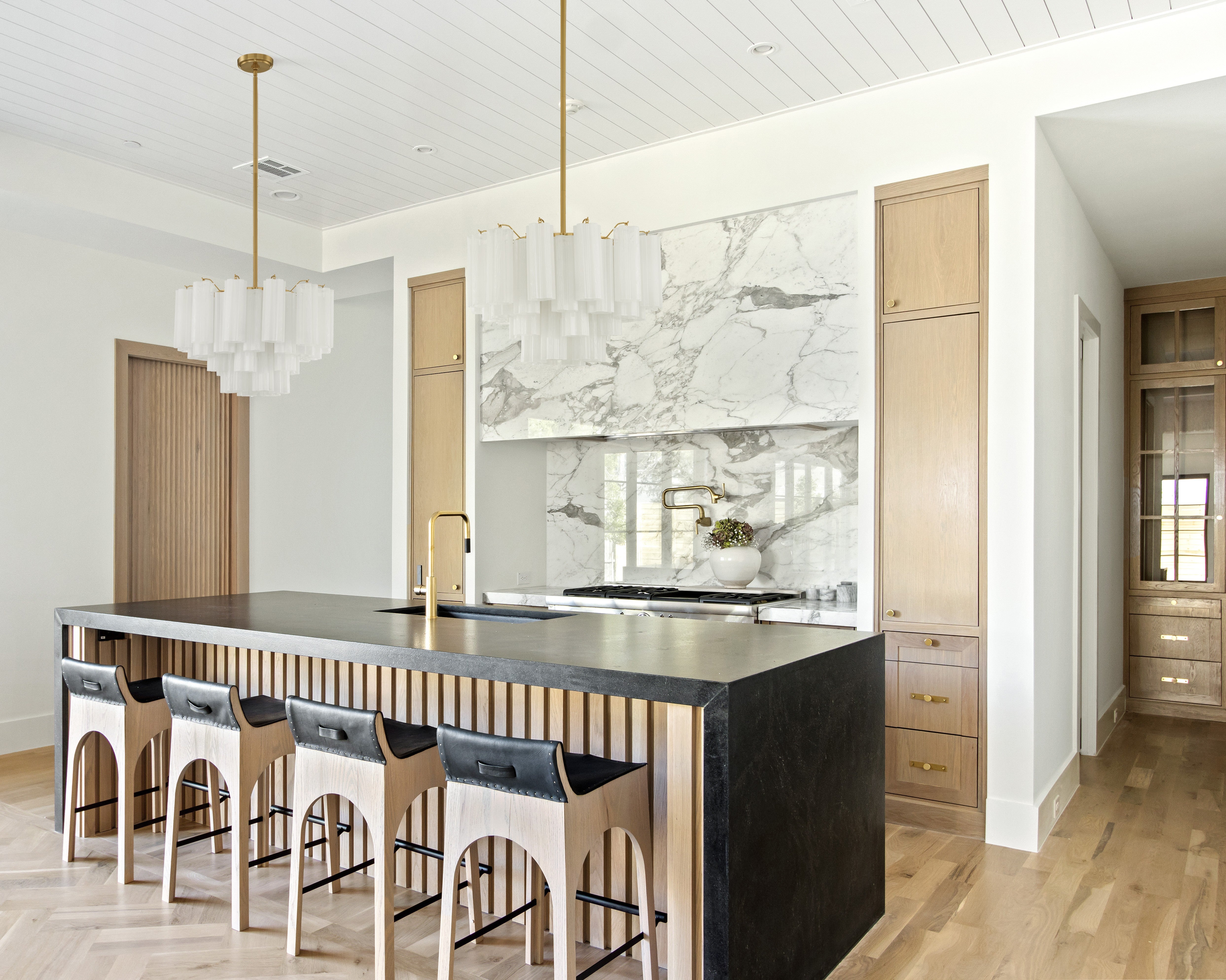 Crystorama Addis ADD-308-AG-WH – 22 Inch – 9 Light – Chandelier – Aged Brass – Dry Rated