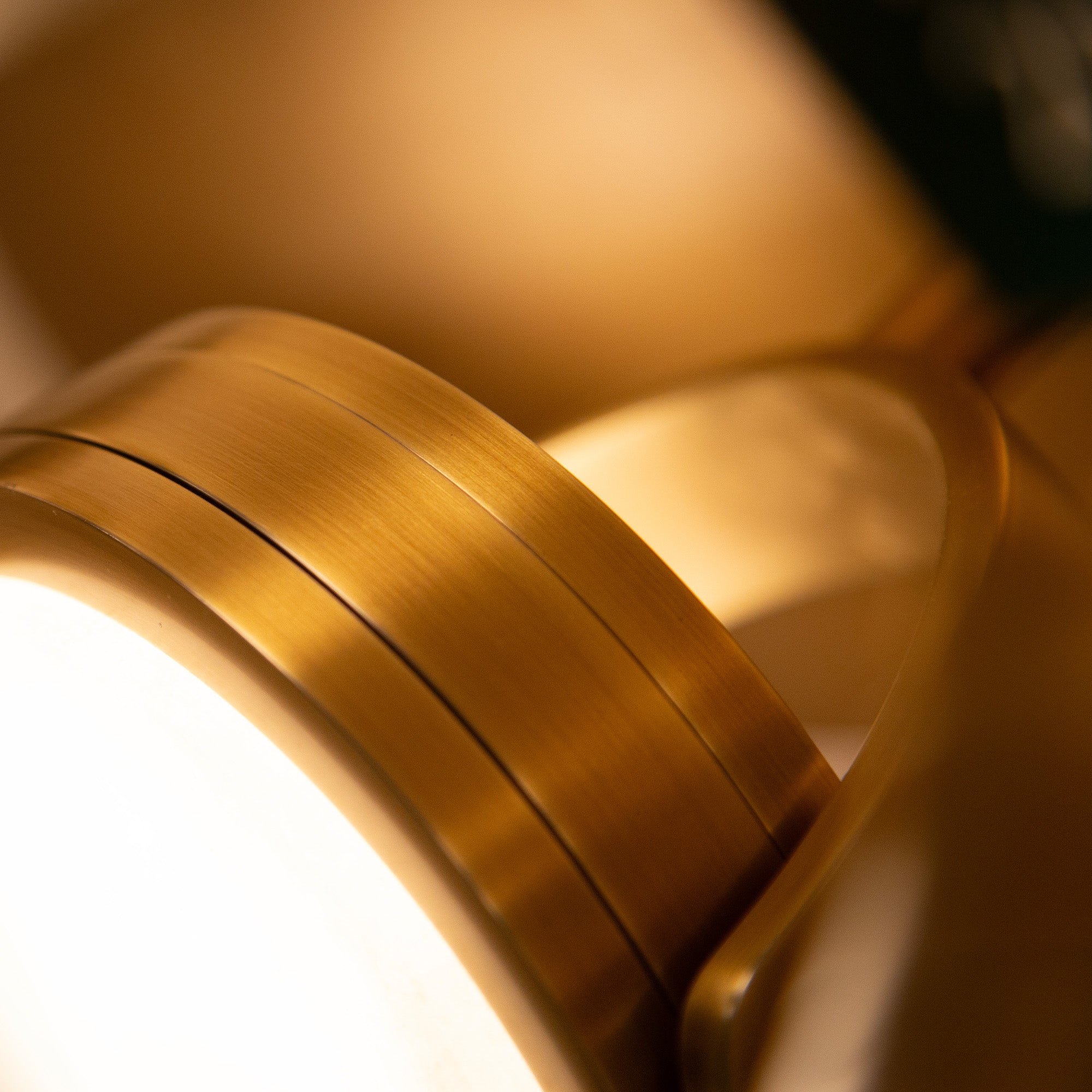 Blanco 6-in Vintage Brass/Alabaster LED Wall/Vanity