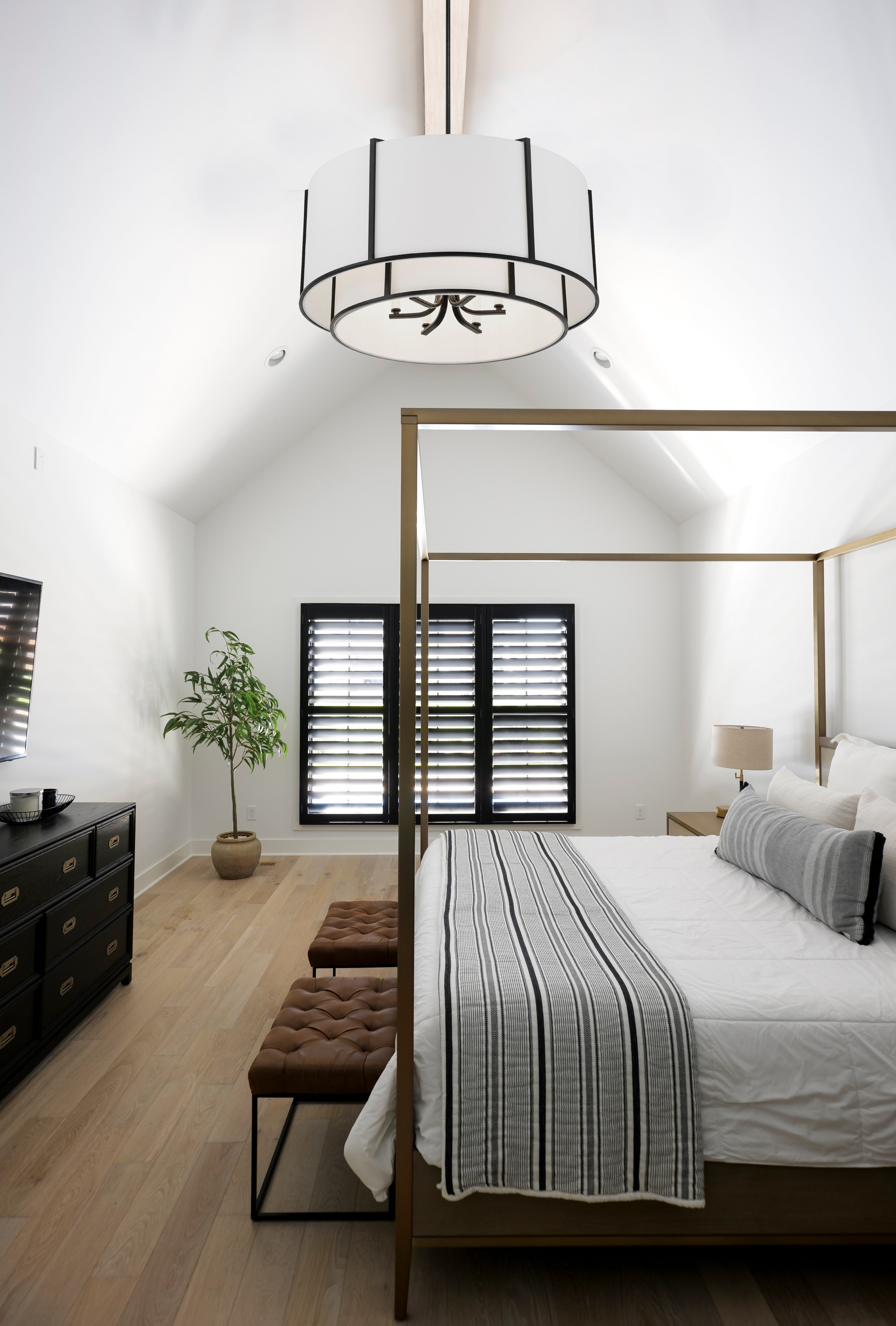 Crystorama Carlyn CAR-9209-BK – 28 Inch – 6 Light – Chandelier – Black – Dry Rated