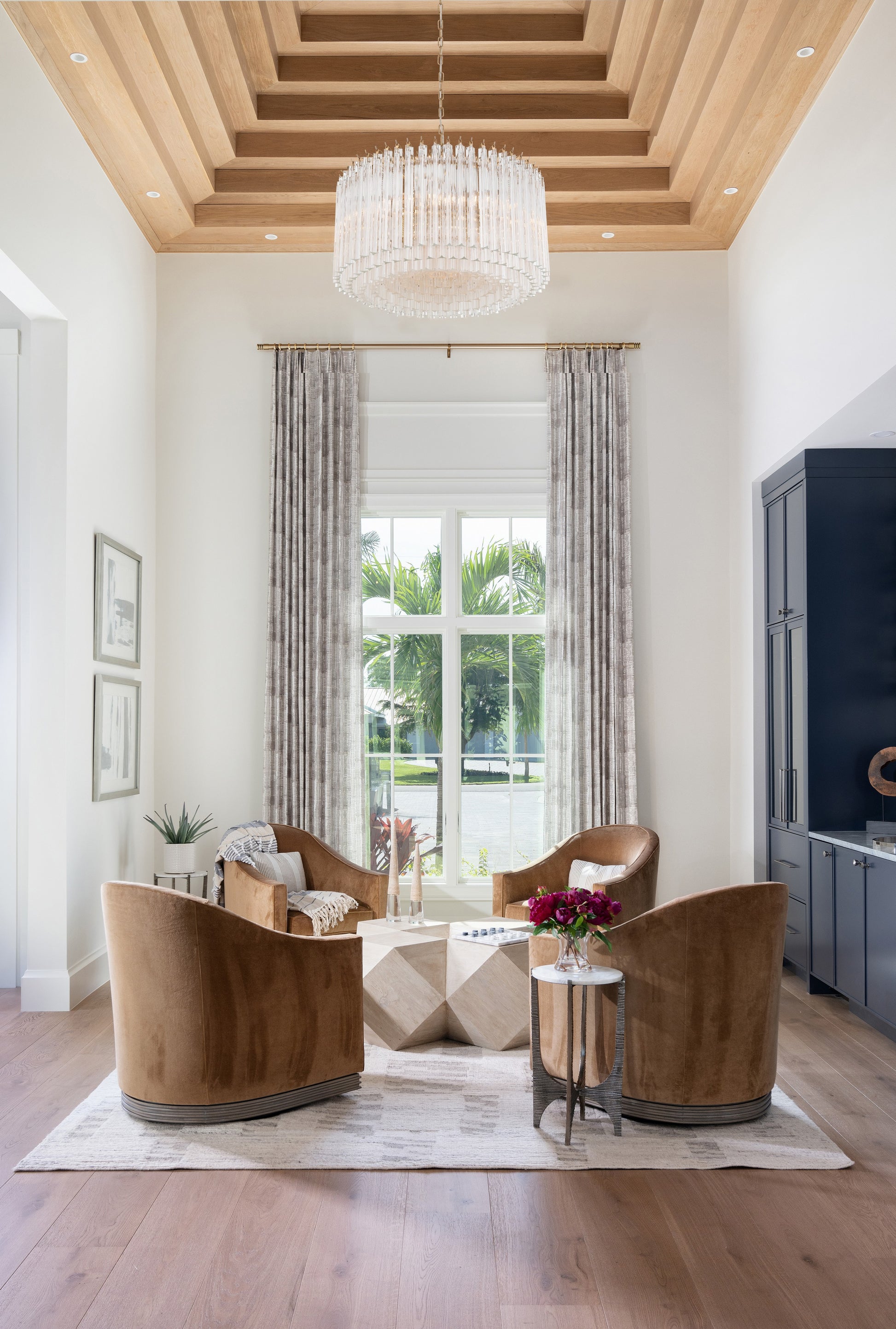 Crystorama Lofton LOF-5007-AG – 24 Inch – 7 Light – Chandelier – Aged Brass – Dry Rated