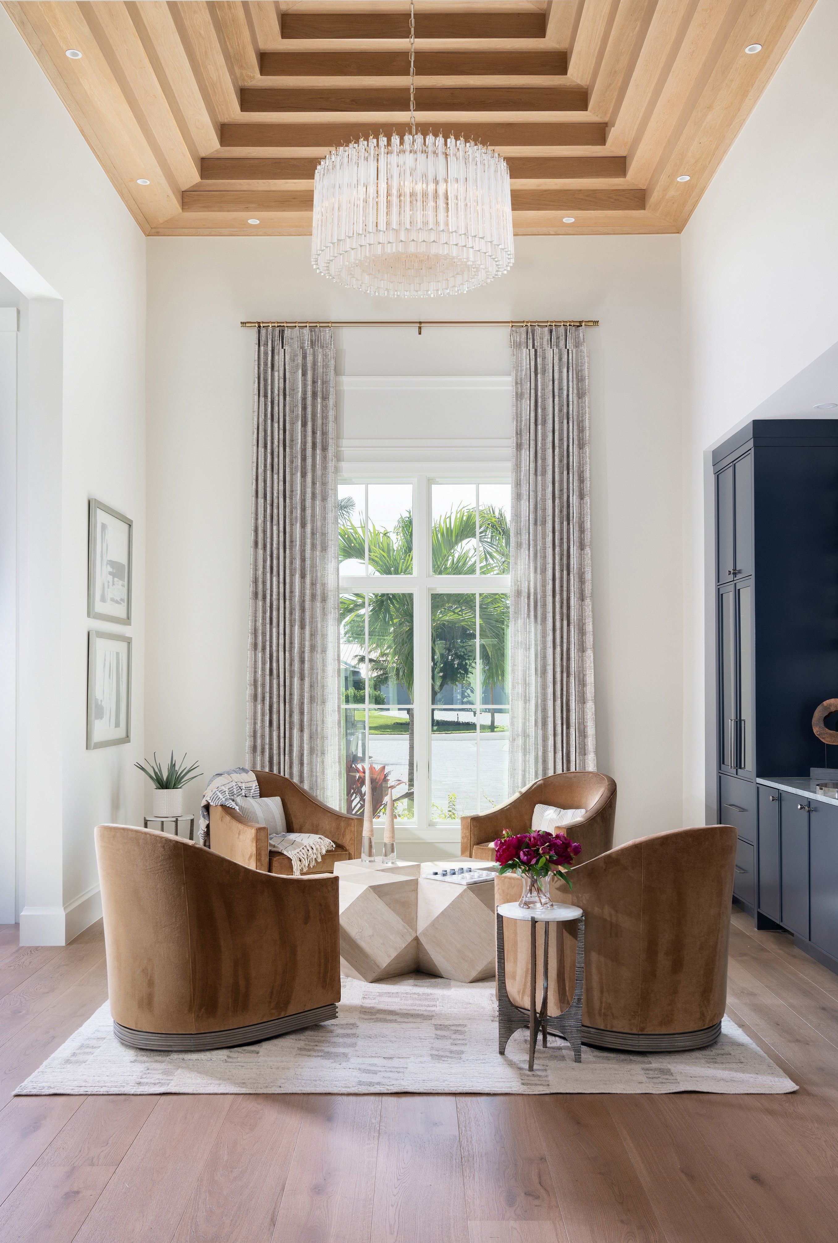 Crystorama Lofton LOF-5007-AG – 24 Inch – 7 Light – Chandelier – Aged Brass – Dry Rated