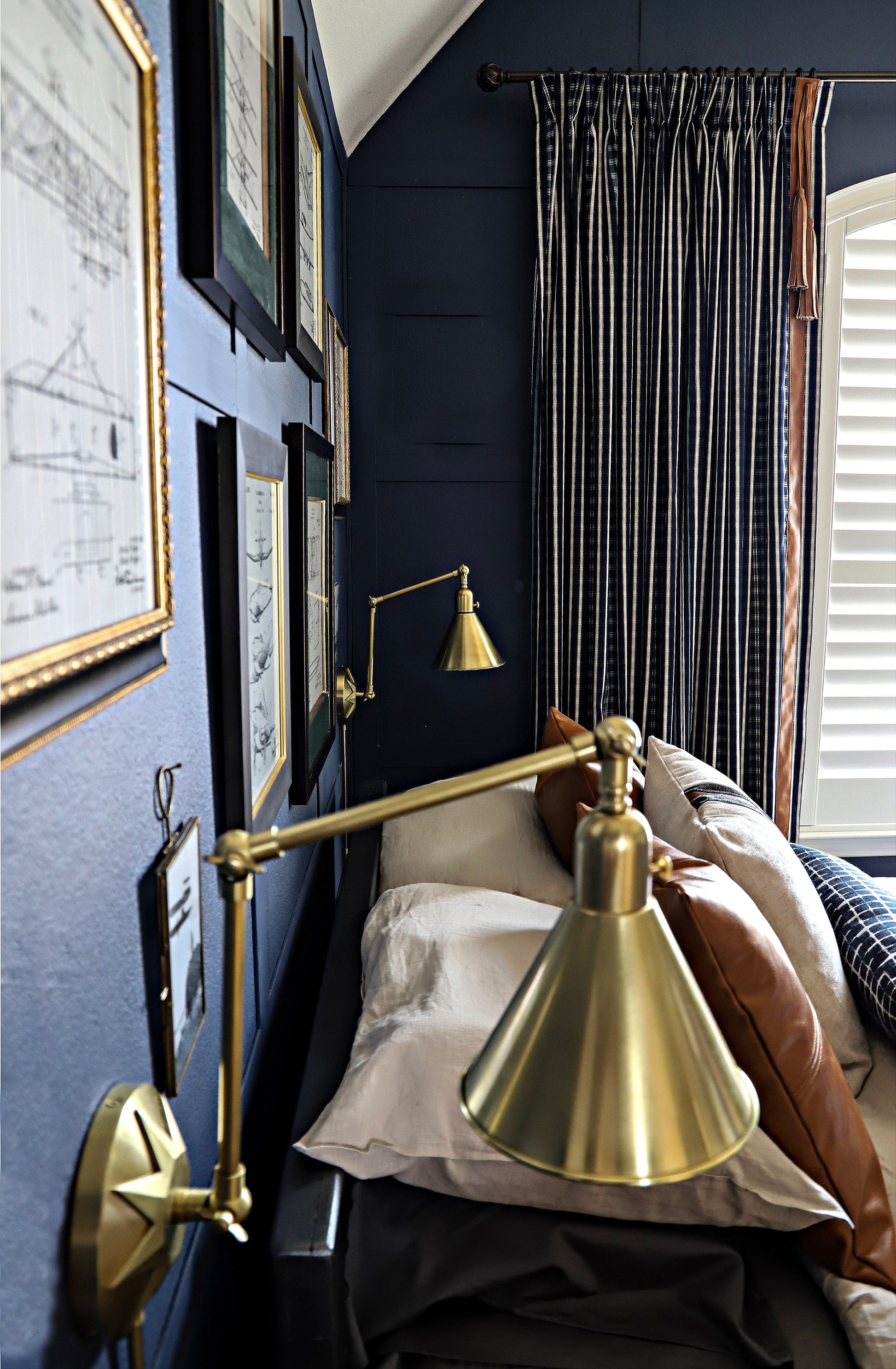 Crystorama Morgan MOR-8801-AG – 7 Inch – 1 Light – Sconce – Aged Brass – Dry Rated