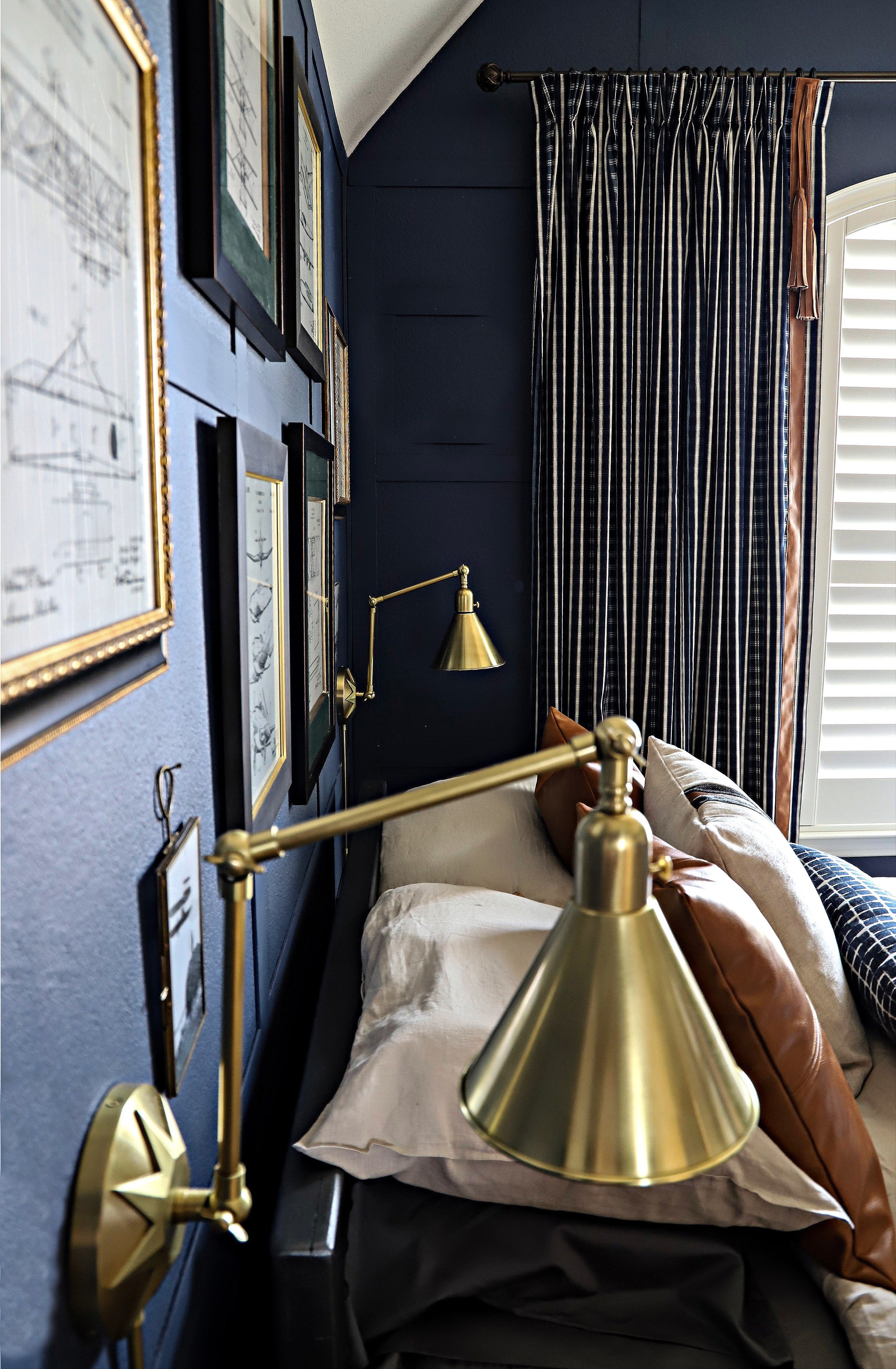 Crystorama Morgan MOR-8801-AG – 7 Inch – 1 Light – Sconce – Aged Brass – Dry Rated