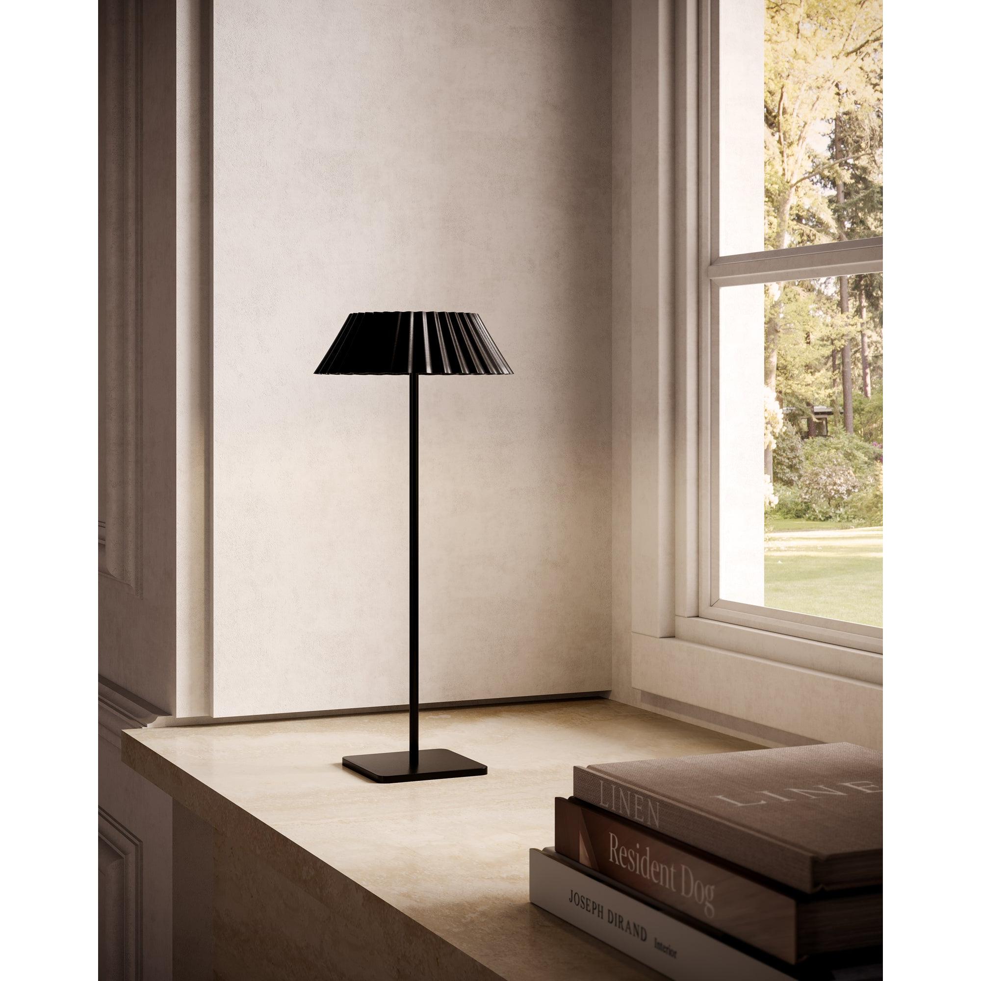Pela 6-in Black LED Table Lamp